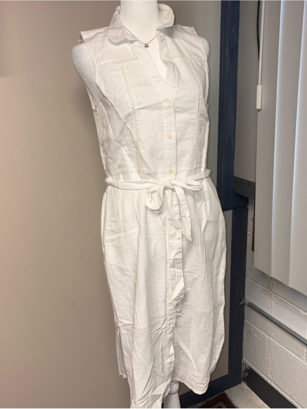 Banana Republic Sz 2 & Abercrombie Fitch Sz XS White Sleeveless